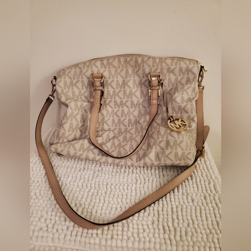 Michael Kors Lg Cream & Tan Signature print tote bag